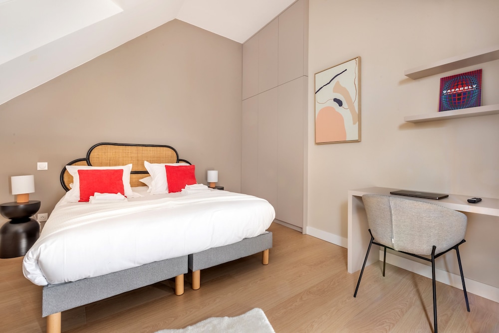 Apartment, Ensuite, City View - Photo 30