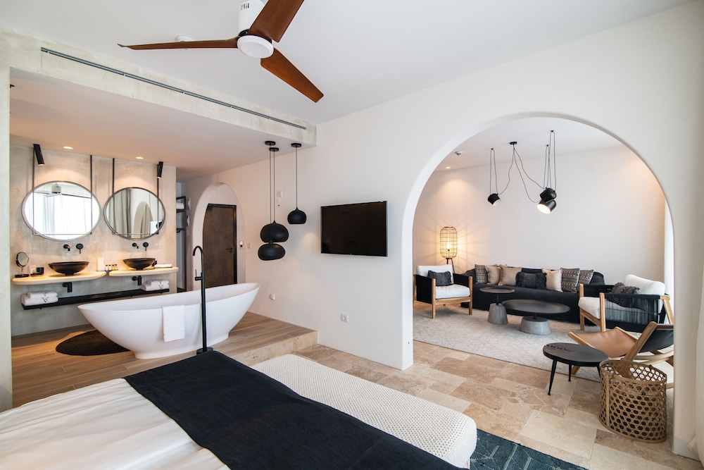 Luxury Apartment, 1 Bedroom, Balcony, Sea View (Free Access to AquaHouse & Beach) - Photo 4