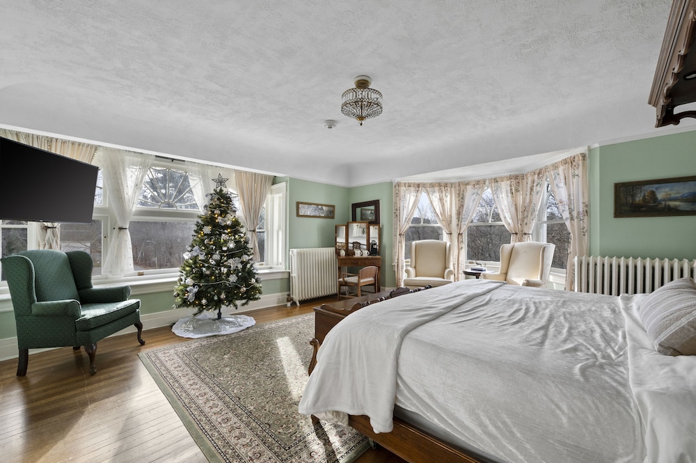 Mansion Room 6 photo 1