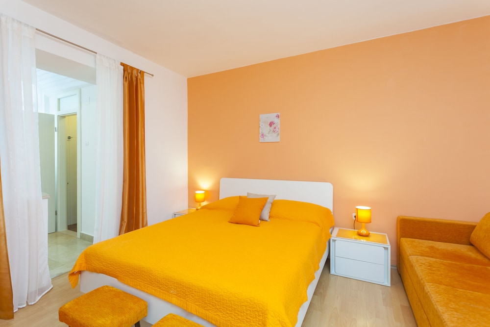 Economy Double Room (3)