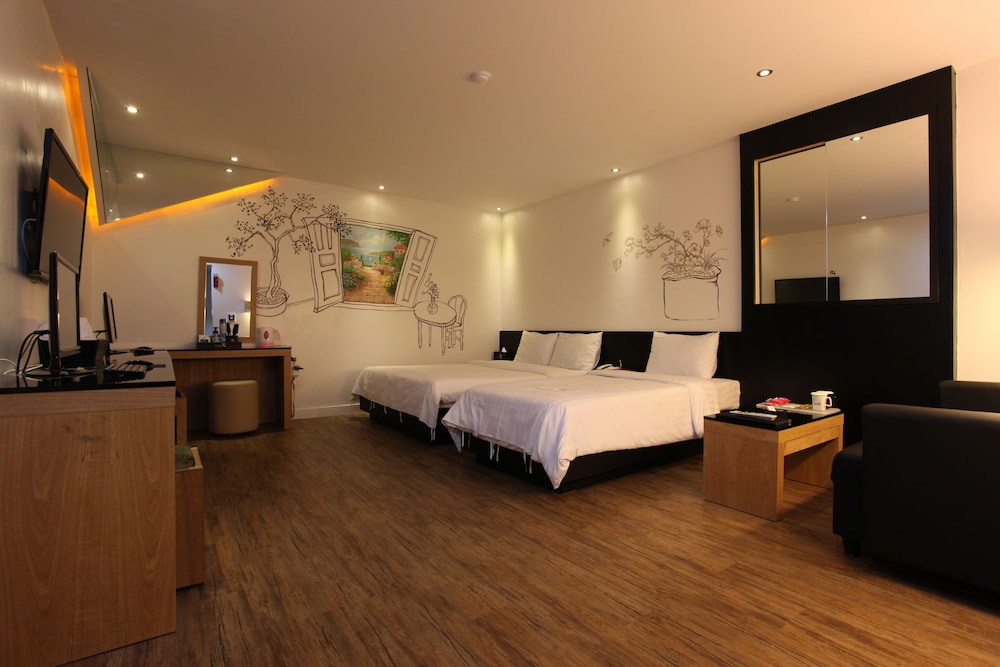 Royal Suite, Bathtub photo 2