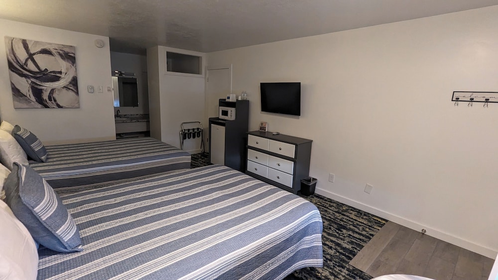 Deluxe Room, 2 Queen Beds, Non Smoking