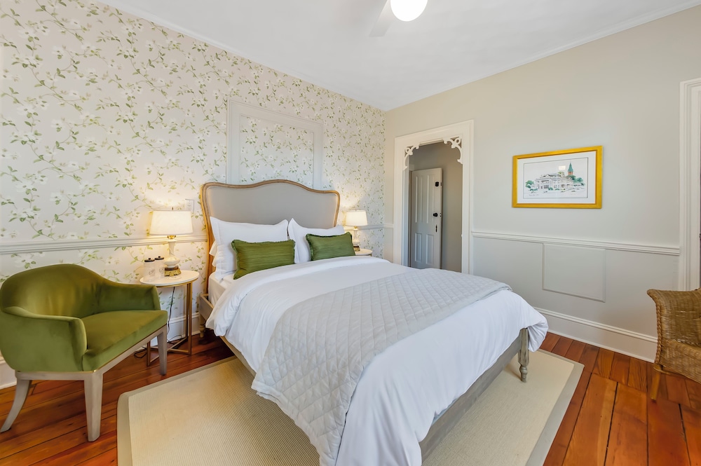 Classic Room, 1 Queen Bed, Private Bathroom (Duck Inn Room) photo 3