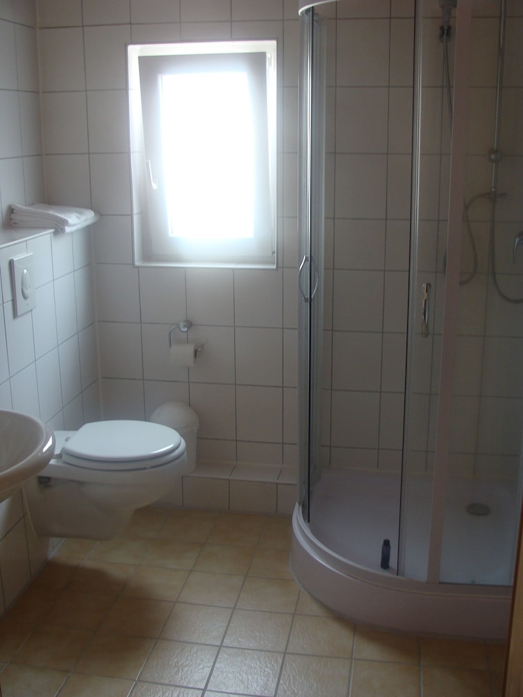 Classic Double Room, 1 King Bed photo 3