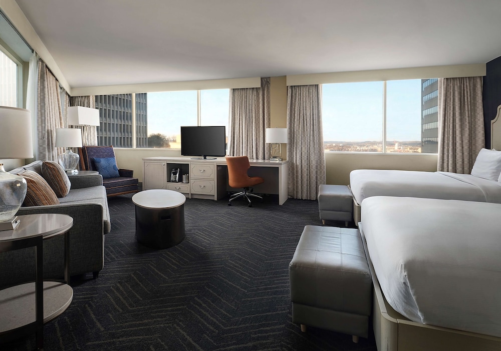 Junior Suite, 2 Queen Beds - Photo 3