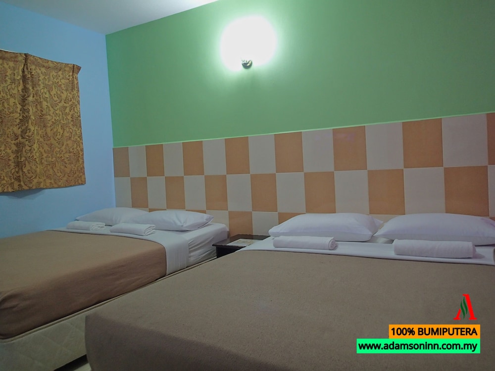 Superior Quadruple Room, 2 Queen Beds, No Windows