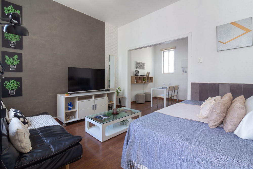 Apartment, Smoking