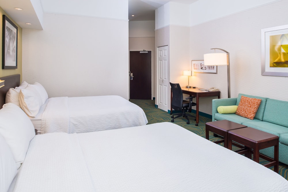 Suite, Multiple Beds (Mobility Accessible, Roll-In Shower) - Photo 2