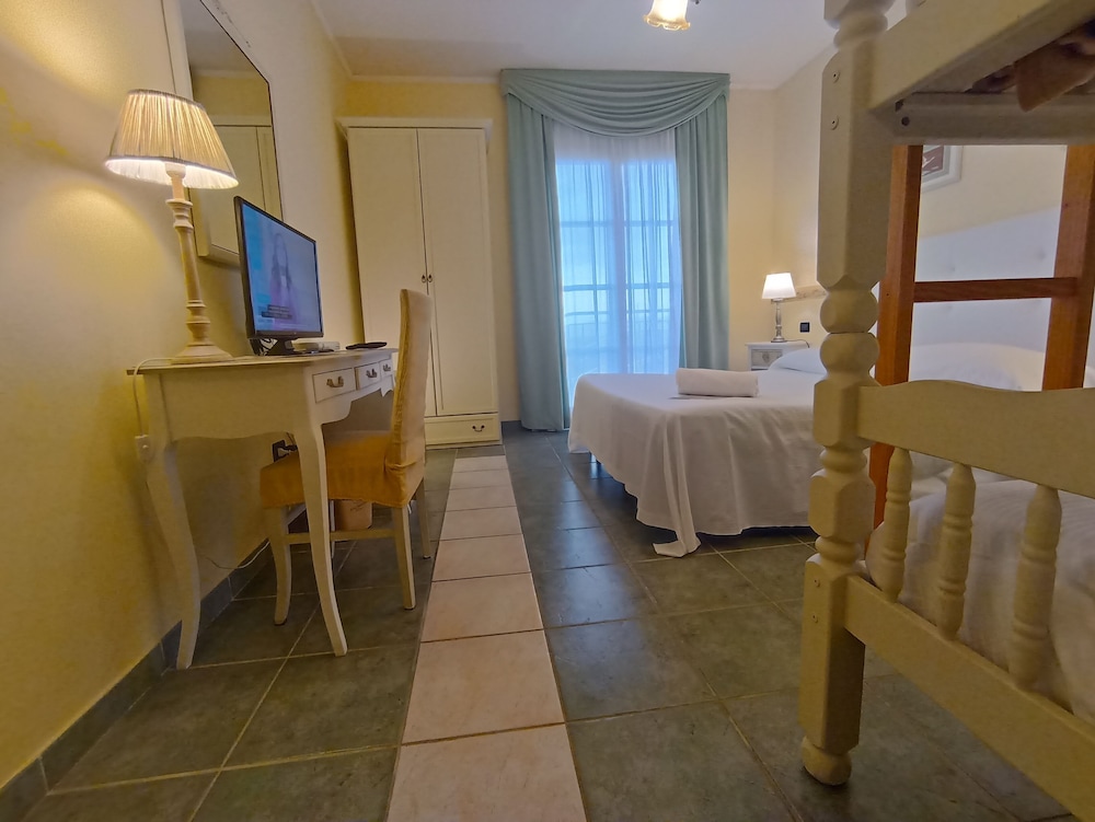 Quadruple Room photo 2