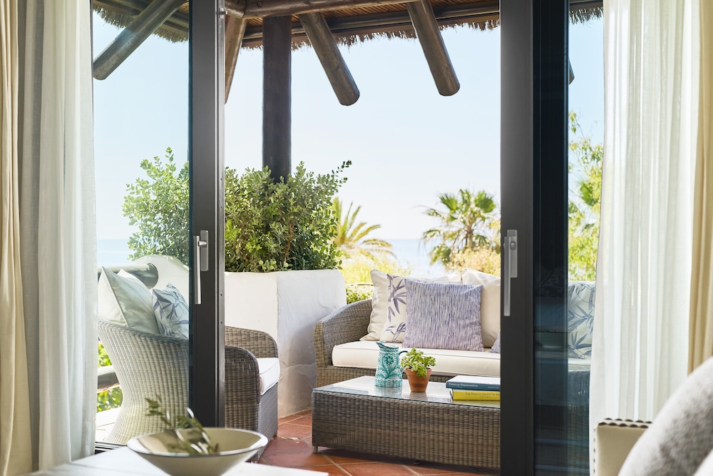 Deluxe Double Room, Terrace, Beachfront thumbnail 6