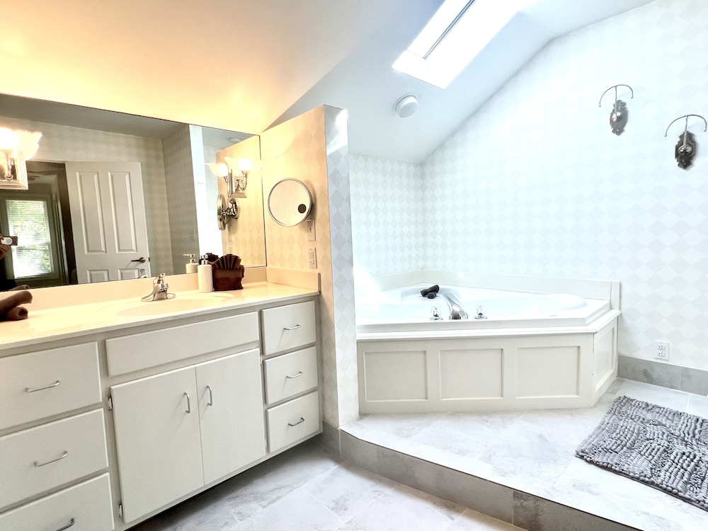 Luxury Condo, 1 Bedroom, Hot Tub, Mountain View (North Pointe) photo 2
