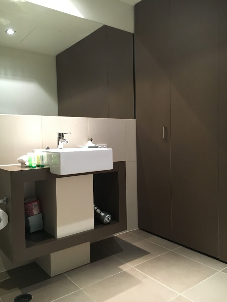 Deluxe One Bedroom Apartment - Resort View - Photo 5