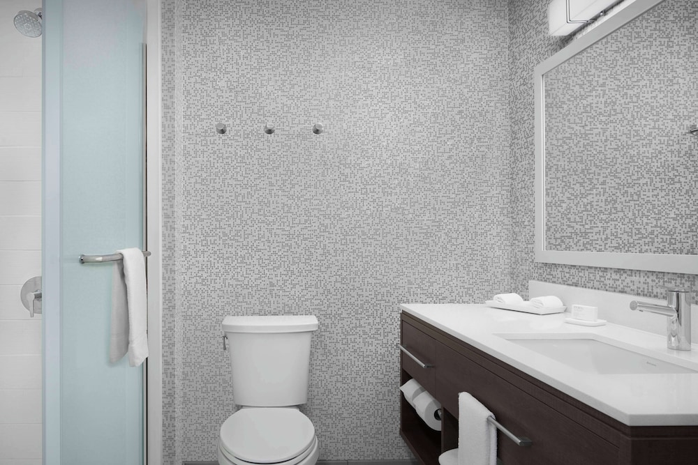 Suite, 1 Bedroom - Photo 6