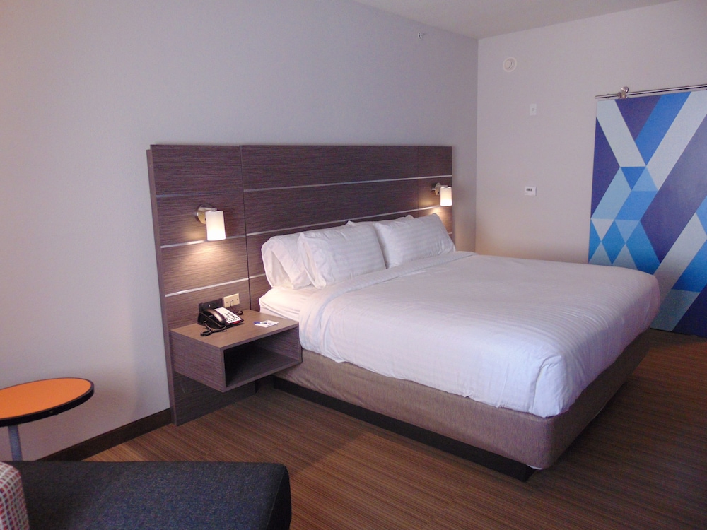 Standard Room, 1 King Bed, Accessible (Communications) photo 3