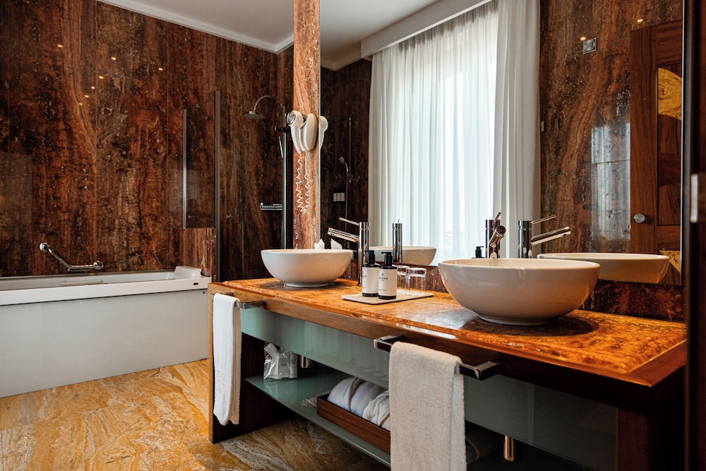 Superior Double Room (Bath with jets)