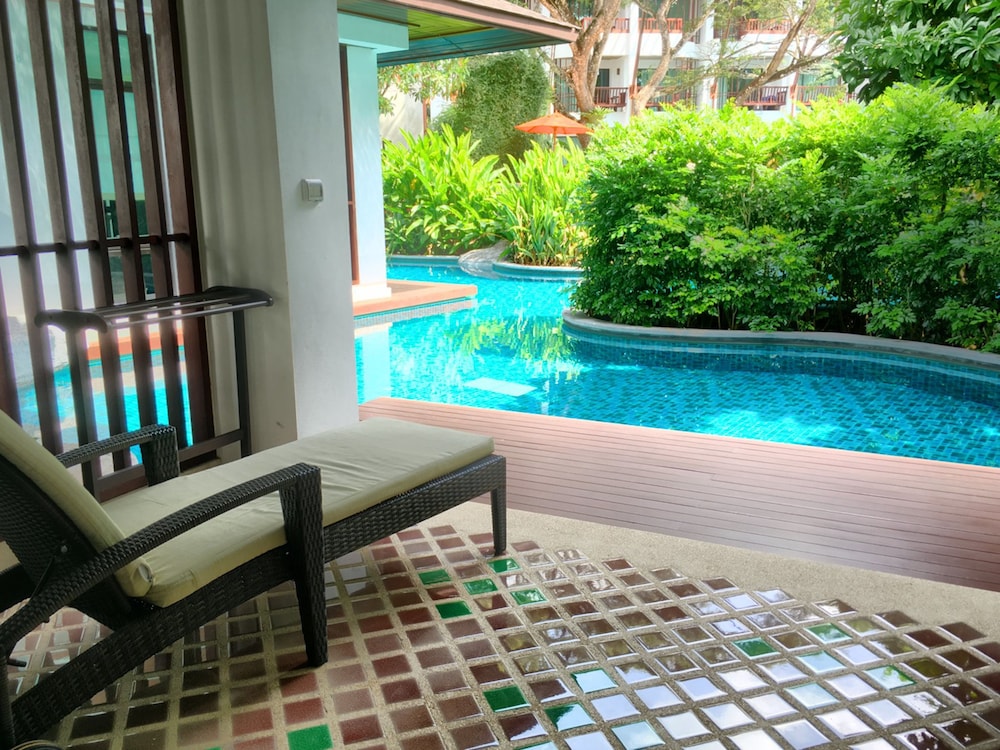 Premier Room, Pool Access photo 3