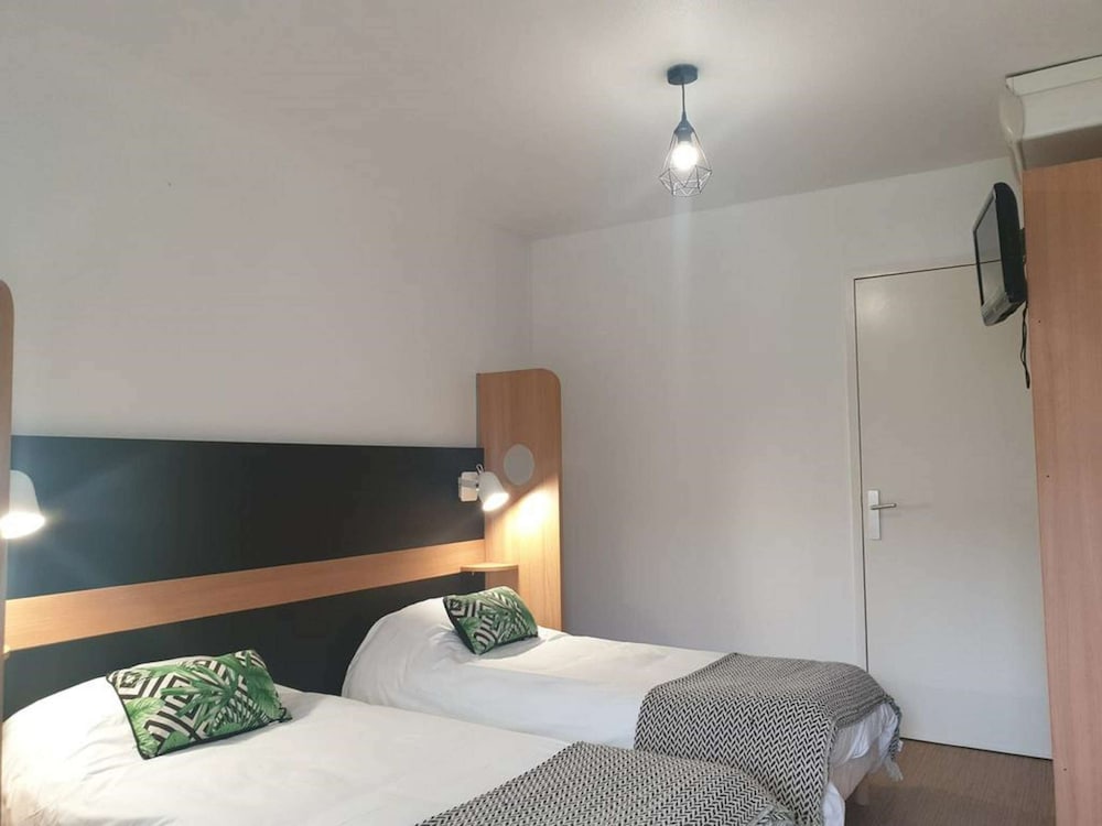 Standard Room, 2 Twin Beds photo 2