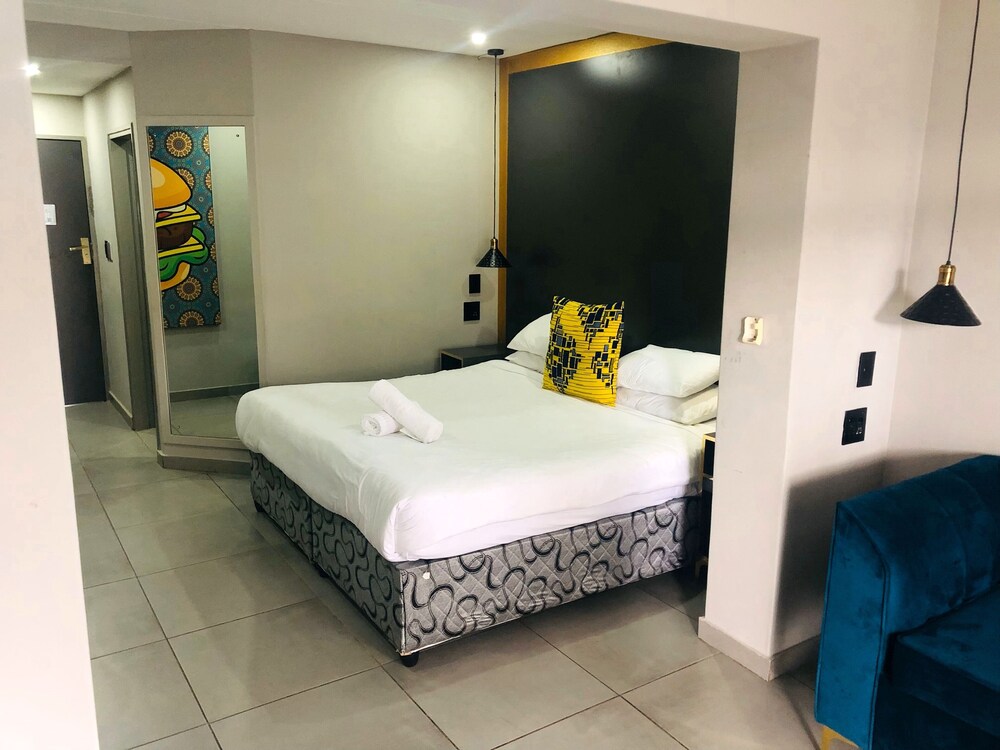 Standard Room, 2 Twin Beds, Pool Access, Pool View - Photo 23