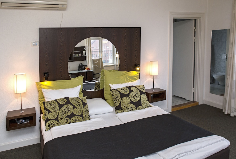 Business Room (4 persons) photo 2
