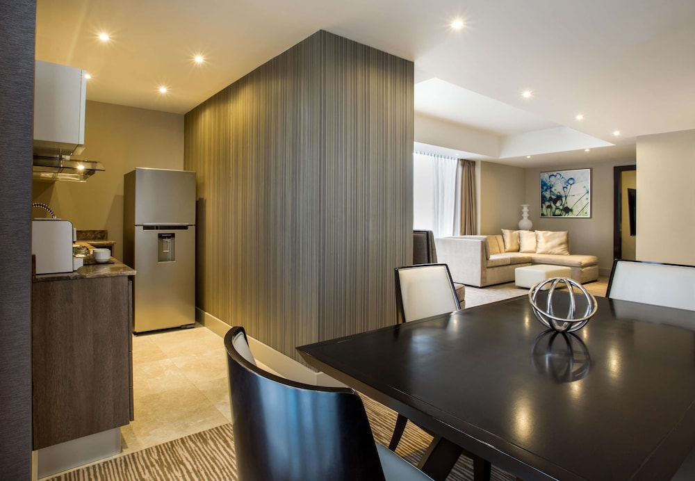 Junior King Suite with Ocean View thumbnail 6