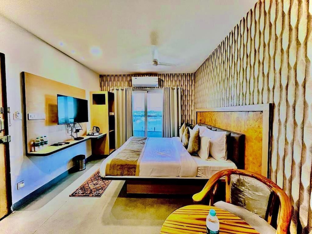 LAKE VIEW ROOM BALCONY