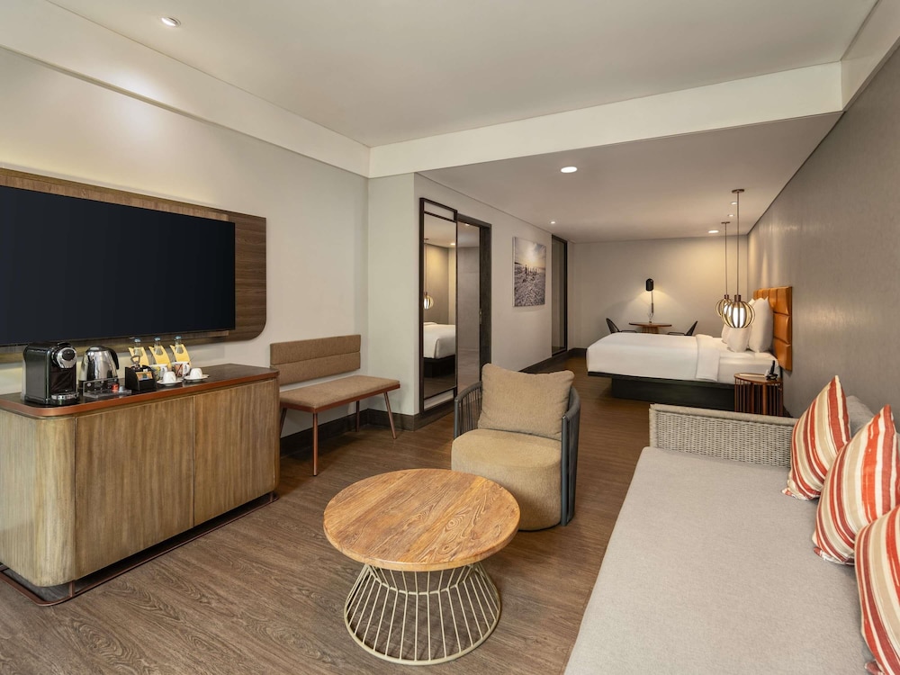 Deluxe Room, 1 King Bed, Garden View (Premium) - Photo 6