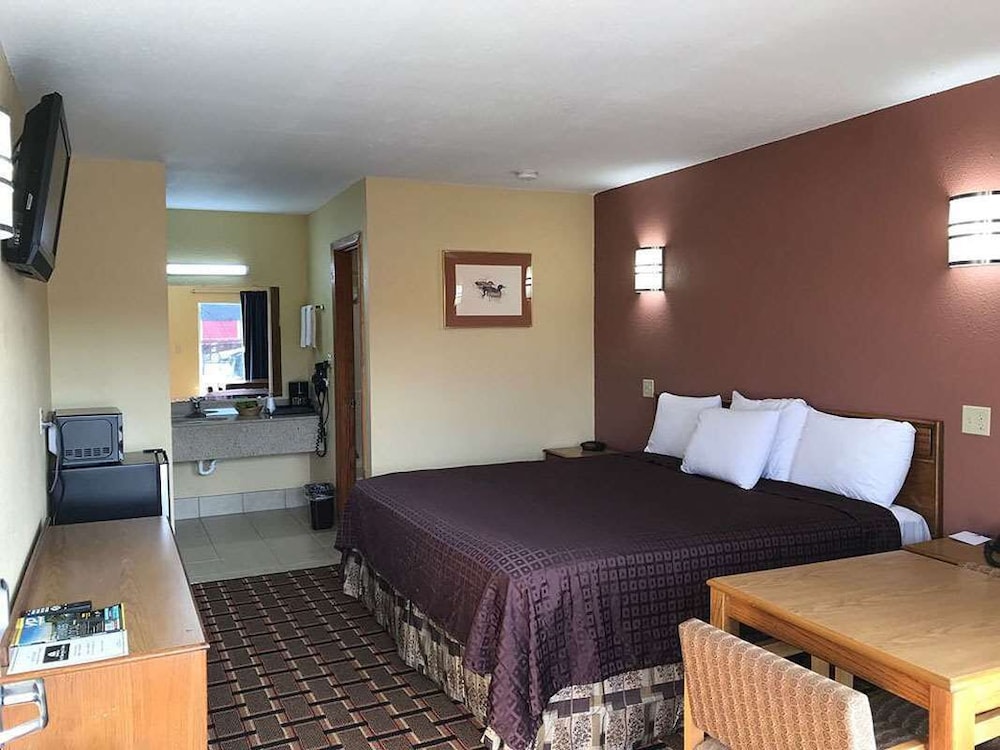 Room, 1 King Bed, Non Smoking photo 1