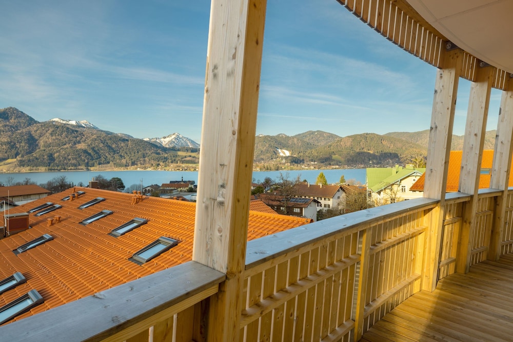 Suite, 1 Bedroom, Lake View - Photo 2