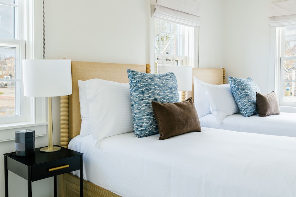 Deluxe Two Bedroom Cottage (Pet Friendly) photo 3
