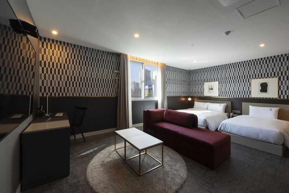 Family Twin Room - Photo 1