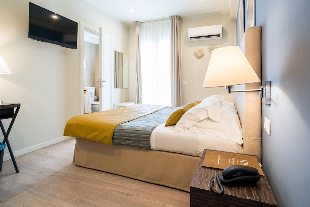 Comfort Double Room, Partial Sea View