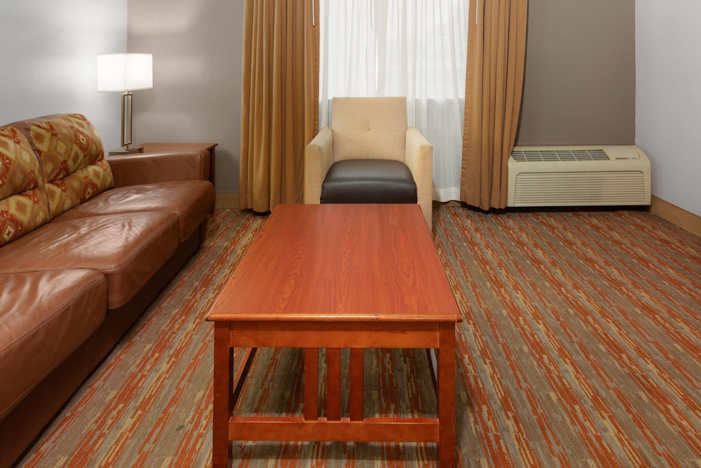 Suite, 1 King Bed, Non Smoking (Second Floor) - Photo 1