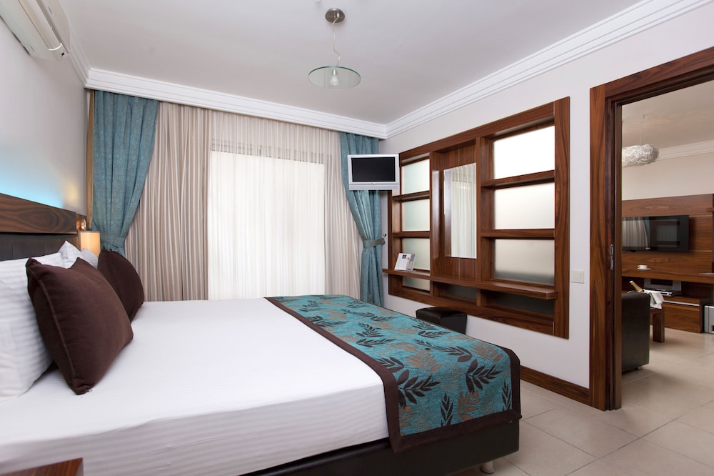 Deluxe Suite (King)