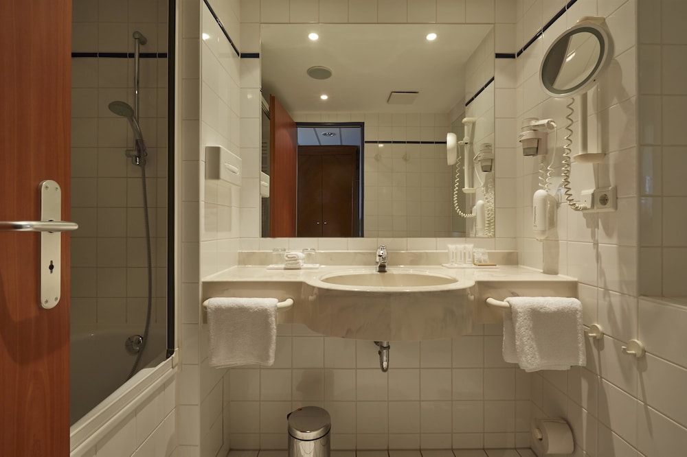 Comfort Room - Photo 5