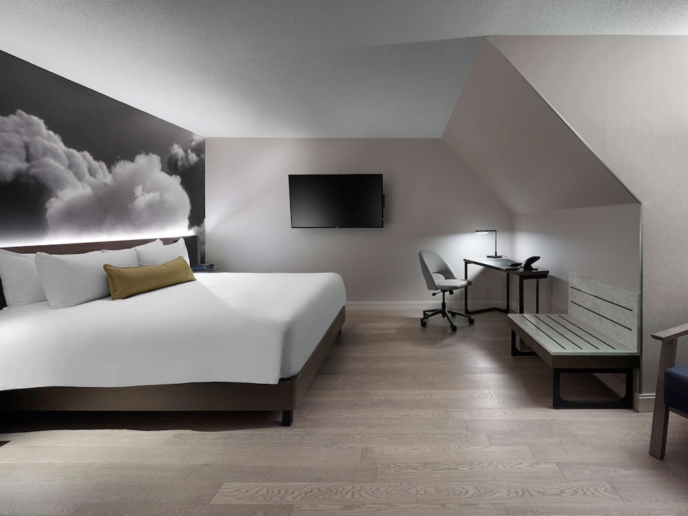 Premier Room