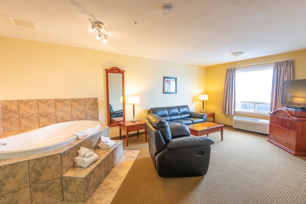 Deluxe Room, 1 King Bed, Smoking (Efficiency) - Photo 5