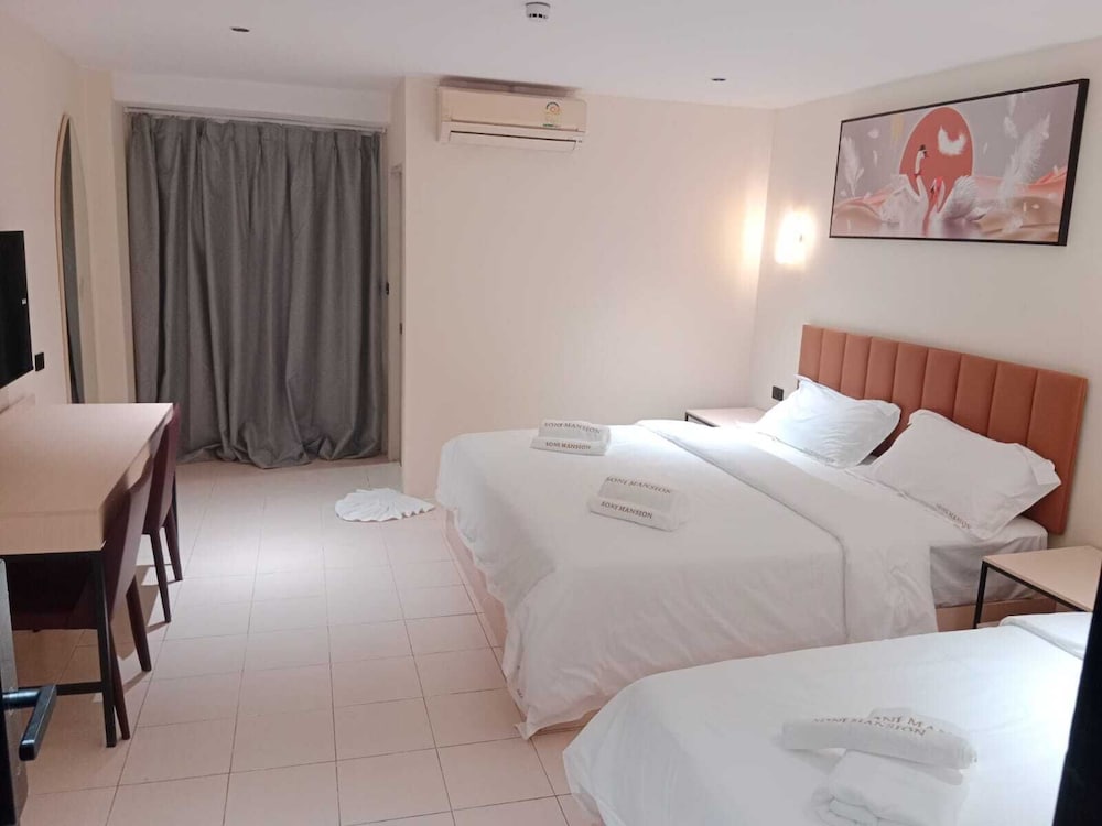 Deluxe Triple Room, City View photo 3