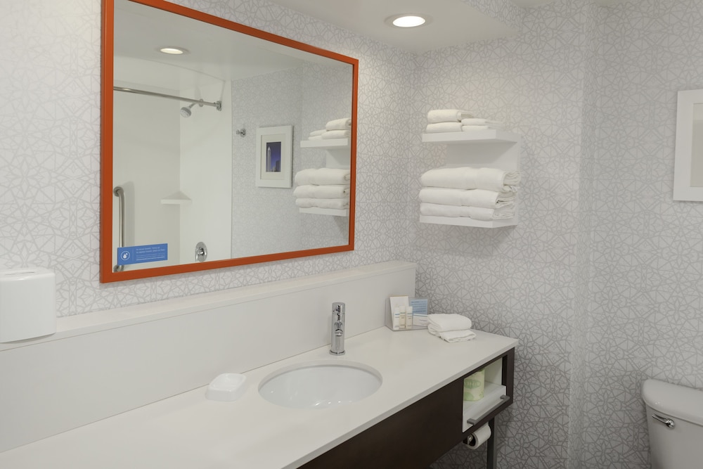 Suite, 1 King Bed, Accessible, Non Smoking - Photo 7