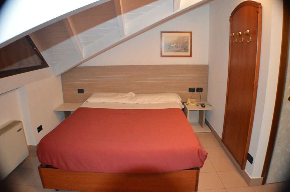 Single Room photo 2