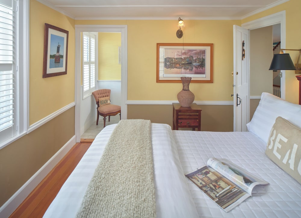 Nauset Light Room photo 2