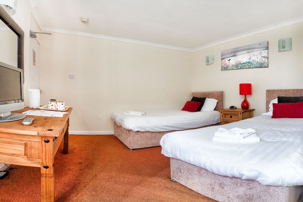 Twin Room, 2 Twin Beds, Ensuite ( Room 12) photo 3