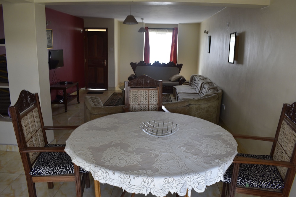 Basic House, 4 Bedrooms photo 2