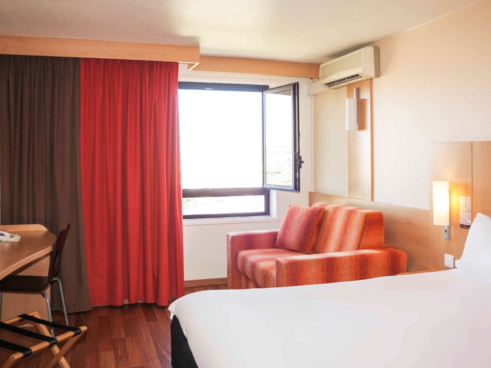 Premium Room, 1 Double Bed with Sofa bed - Photo 10