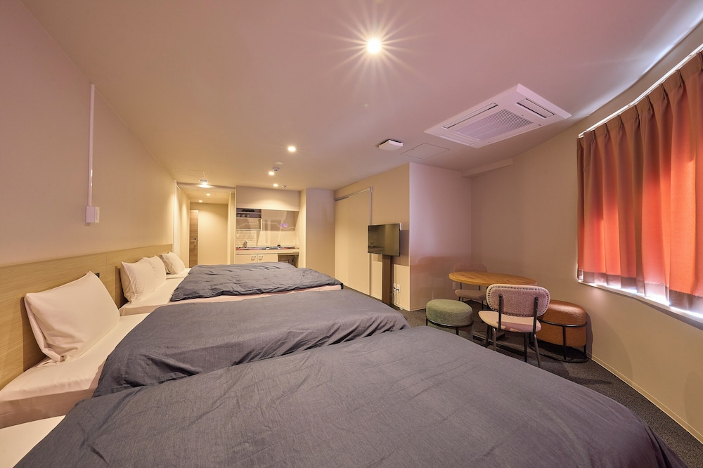 Private Room for 4-5 with Private Shower room, Non Smoking (1 Double + 3 Singles)