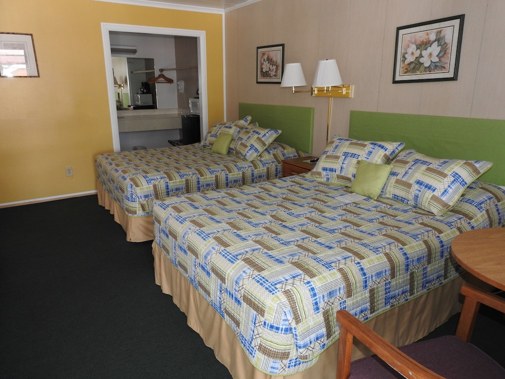Basic Room, 2 Queen Beds, Refrigerator (Upstairs or Ground Level)