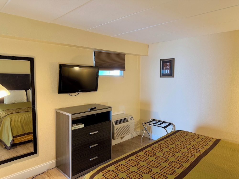 Classic Room, 1 King Bed, Ocean View photo 2