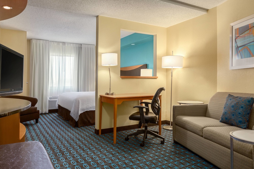 Executive Suite, 1 King Bed with Sofa bed - Photo 1