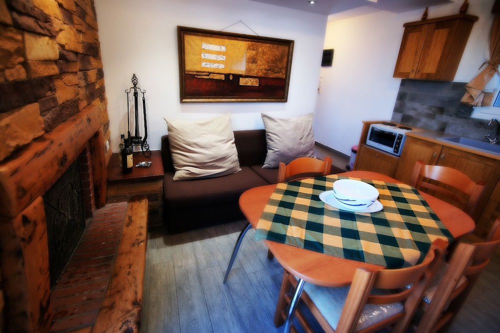 House, 2 Bedrooms photo 3
