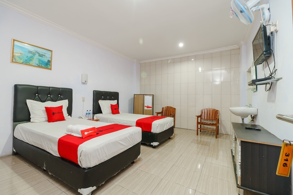 Twin Room (RedDoorz)