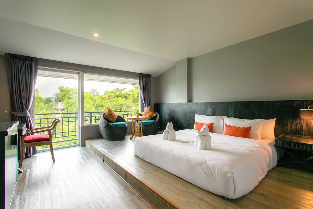 City Room - Photo 10